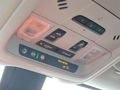 Used 2022 Chevrolet Equinox Premier image 22