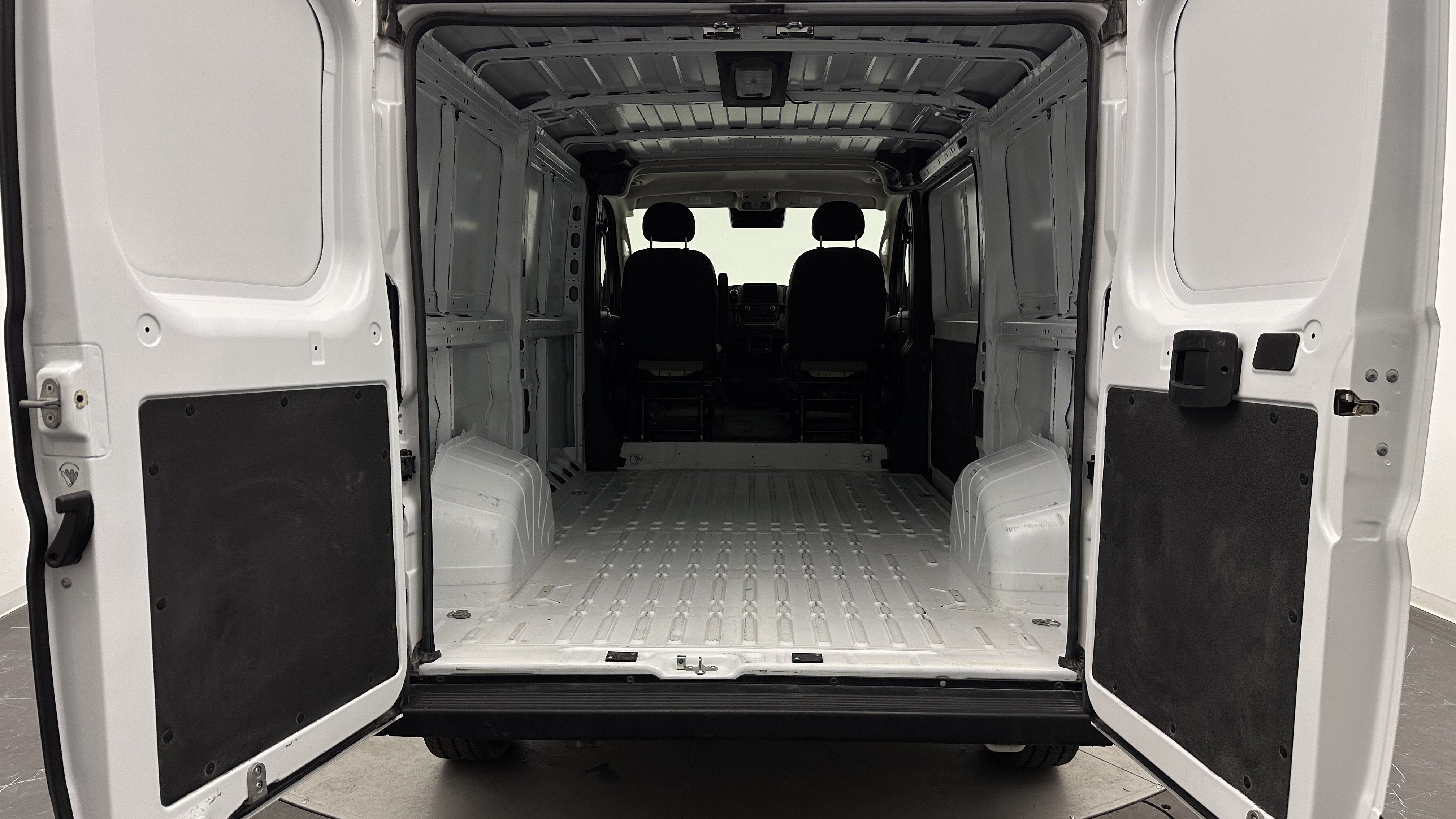 Used 2026 RAM ProMaster 2500 w/ Convenience Group FWD image 21