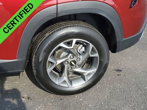 Used 2025 Chevrolet Trax LT w/ LT Convenience Package image 32