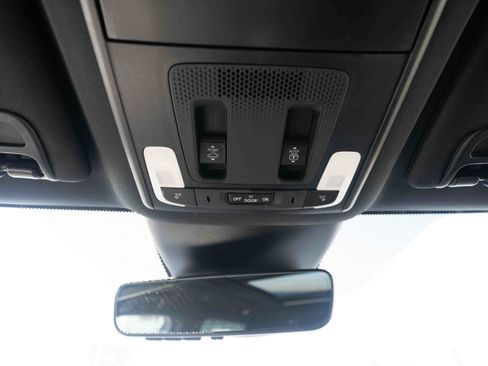 Used 2025 Honda Pilot TrailSport image 18
