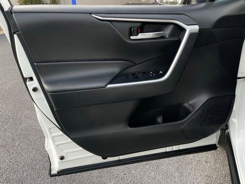 Used 2021 Toyota RAV4 XLE image 22