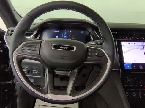 Certified 2025 Jeep Grand Cherokee Limited w/ Black Appearance Package image 22