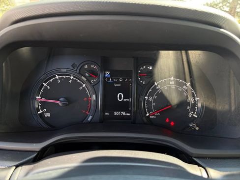 Used 2020 Toyota 4Runner SR5 Premium w/ Moonroof Package AWD/4WD image 10