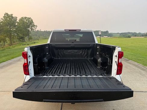 Used 2024 Chevrolet Silverado 1500 LT AWD/4WD image 9