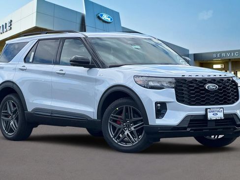 New 2026 Ford Explorer ST-Line w/ ST-Line Street Pack AWD/4WD image 2