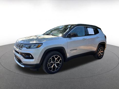 Used 2025 Jeep Compass Limited AWD/4WD image 4