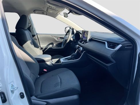Used 2024 Toyota RAV4 XLE image 28