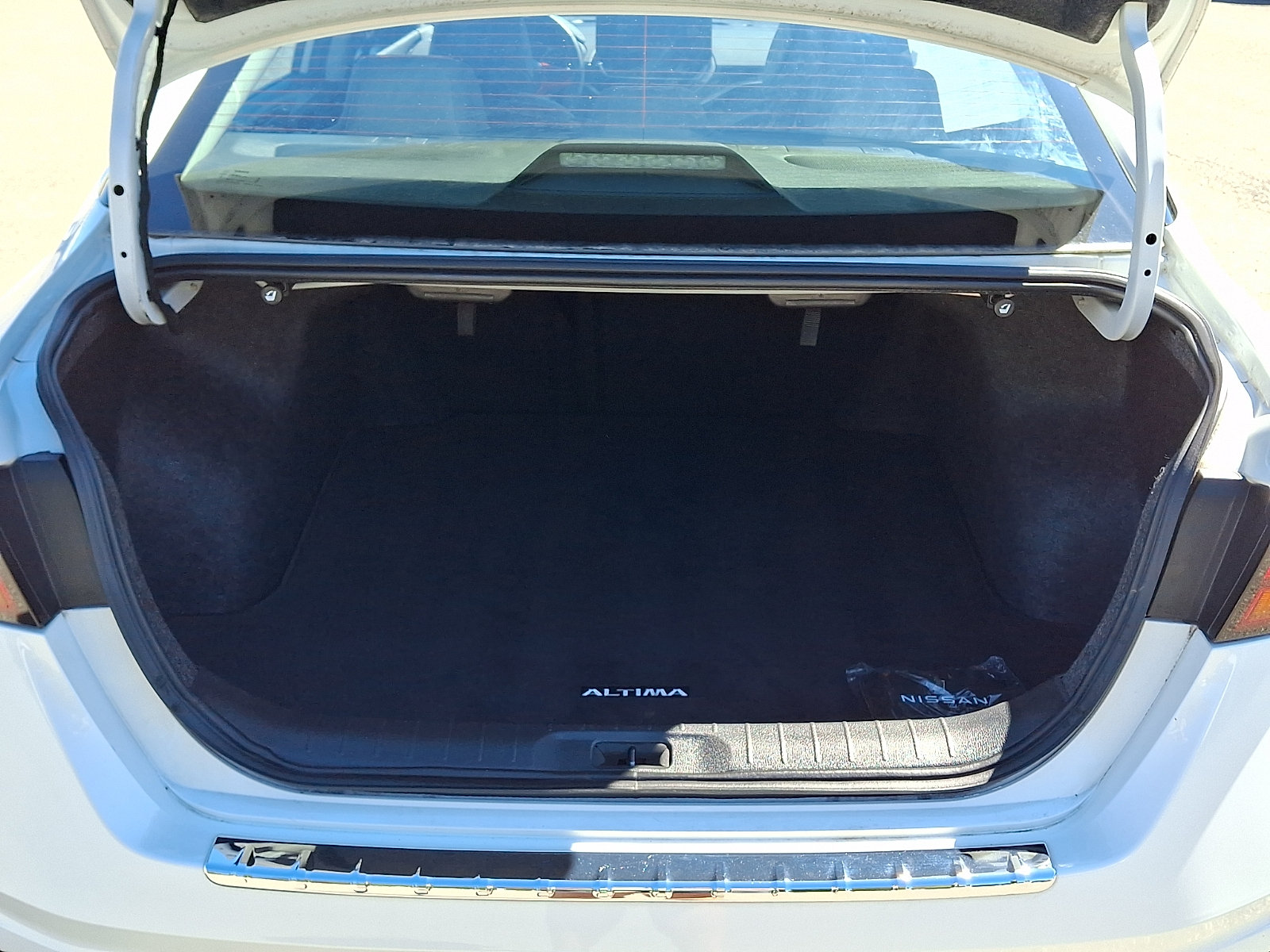Used 2023 Nissan Altima 2.0 SR FWD image 29