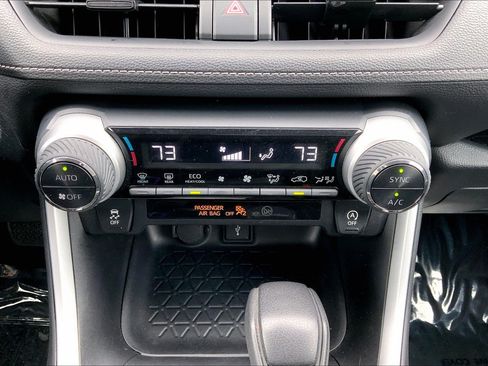 Used 2021 Toyota RAV4 XLE FWD image 37