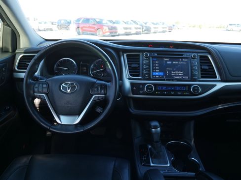 Used 2017 Toyota Highlander Limited Platinum image 20