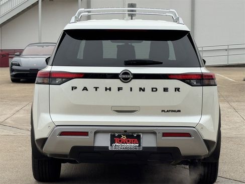 Used 2023 Nissan Pathfinder Platinum image 5