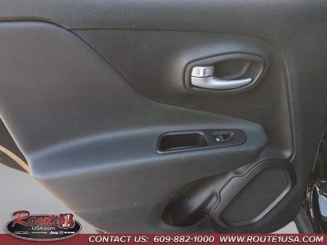 Used 2023 Jeep Renegade Trailhawk AWD/4WD image 23