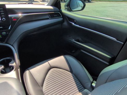 Used 2023 Toyota Camry SE FWD image 14