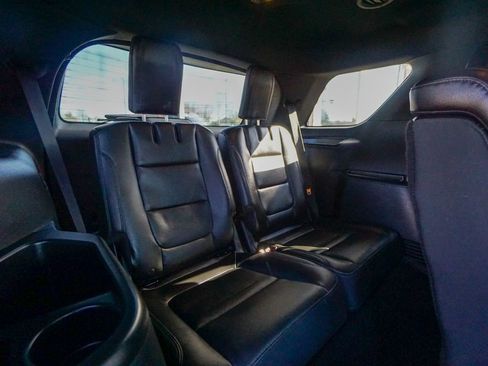 Used 2018 Ford Explorer XLT w/ Equipment Group 202A image 31