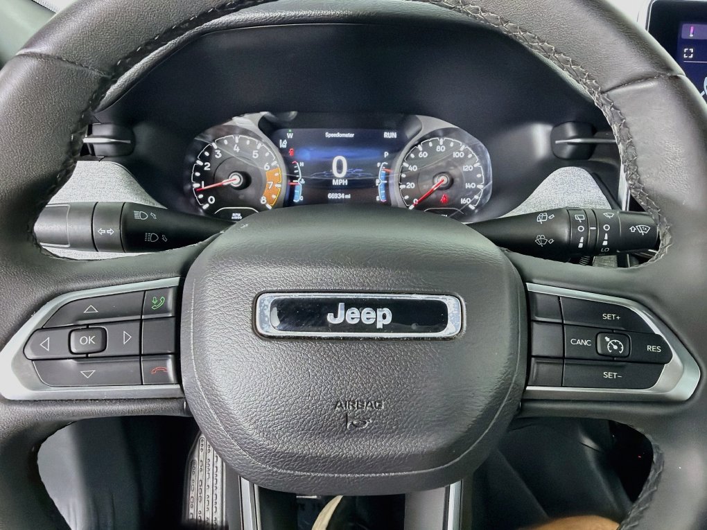 Used 2024 Jeep Compass Latitude AWD/4WD image 16