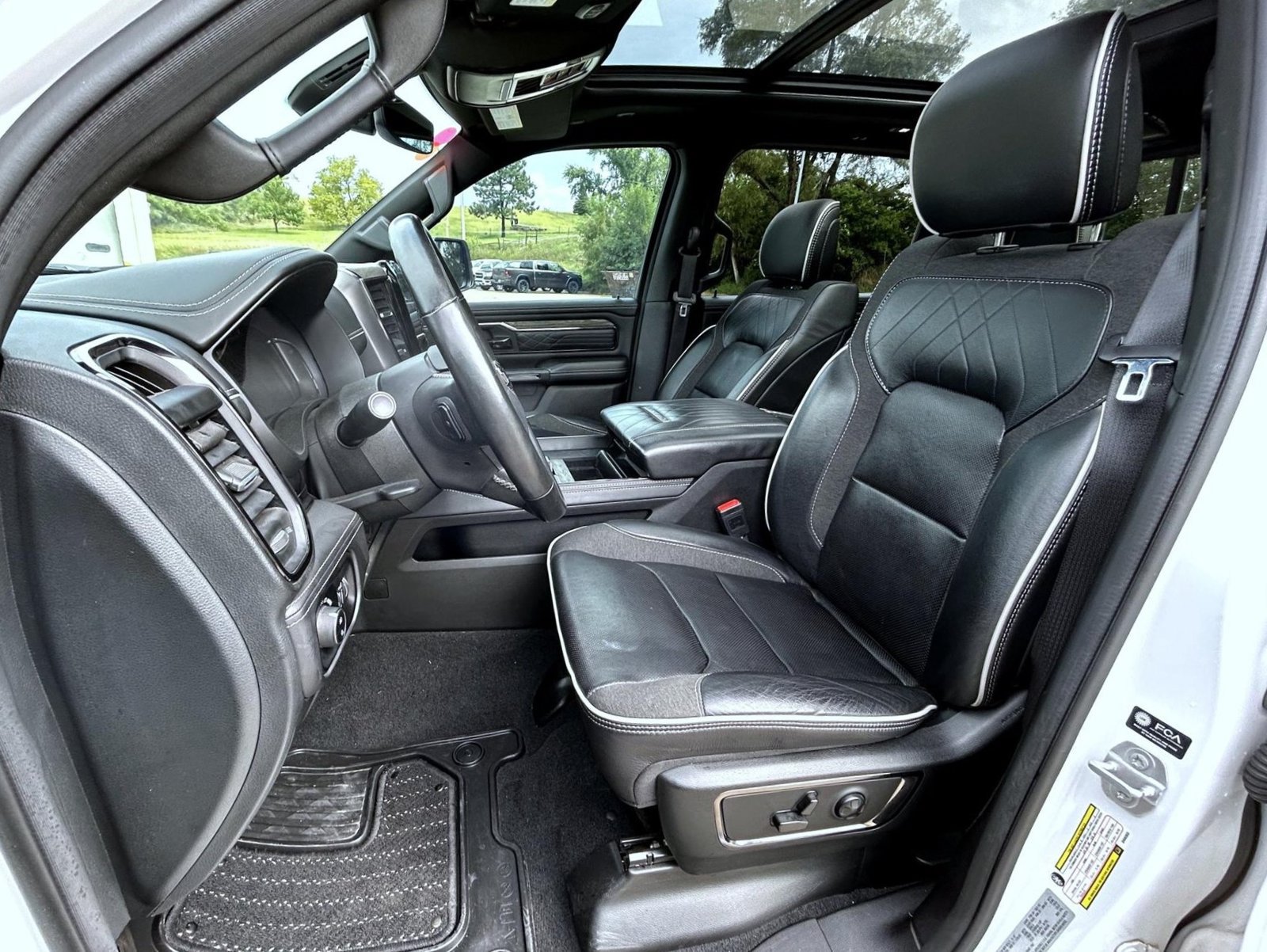 Used 2025 RAM 1500 Limited AWD/4WD image 11