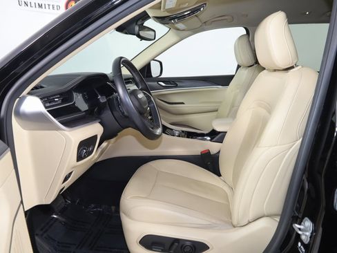 Used 2022 Jeep Grand Cherokee L Limited image 11