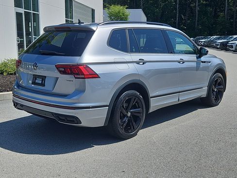 Certified 2024 Volkswagen Tiguan SE R-Line AWD/4WD image 3