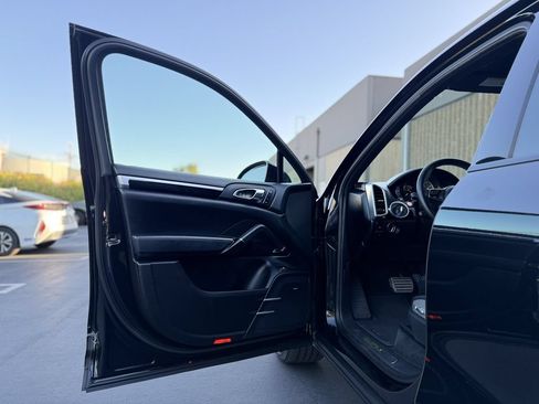 Used 2017 Porsche Cayenne S Platinum AWD/4WD image 12