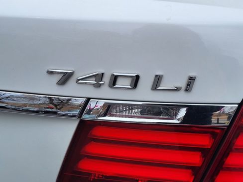 Used 2013 BMW 740Li image 25