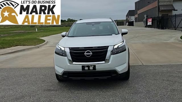 Used 2025 Nissan Pathfinder SV FWD image 3