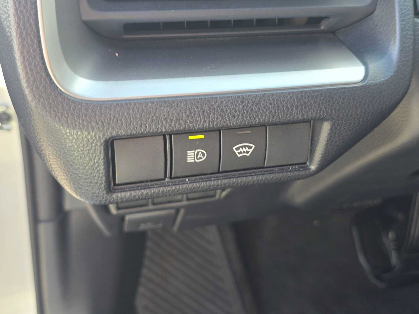 Certified 2025 Toyota Prius LE FWD image 24