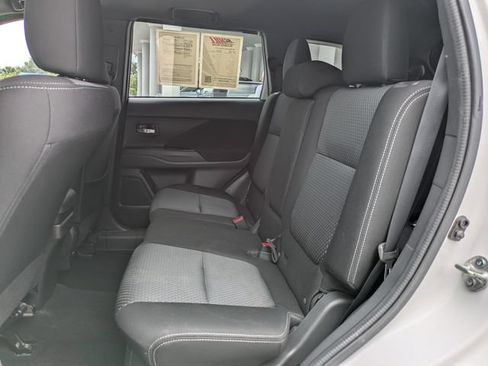 Used 2018 Mitsubishi Outlander LE AWD/4WD image 14