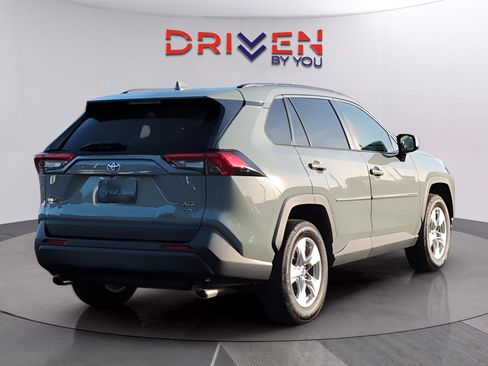 Used 2020 Toyota RAV4 XLE w/ Convenience Package image 5