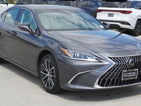 Used 2025 Lexus ES 350 w/ Premium Package image 3