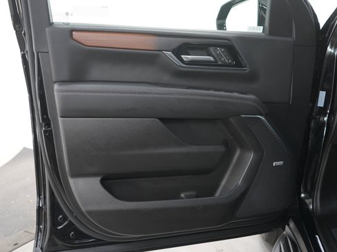 Used 2025 GMC Yukon XL Denali AWD/4WD image 21