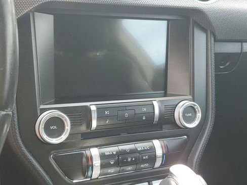 Used 2018 Ford Mustang Coupe w/ Equipment Group 101A RWD image 18