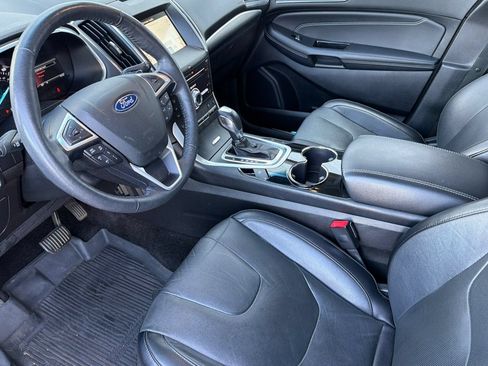 Used 2018 Ford Edge Titanium w/ Equipment Group 302A AWD/4WD image 9