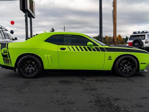 Used 2015 Dodge Challenger R/T Scat Pack w/ Scat Pack Appearance Package image 9