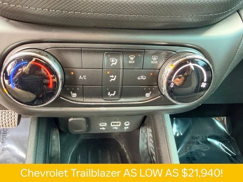 Used 2023 Chevrolet TrailBlazer LT FWD image 10