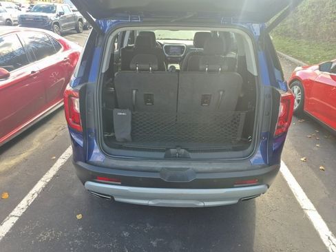 Used 2023 GMC Acadia SLE w/ Driver Convenience Package image 9