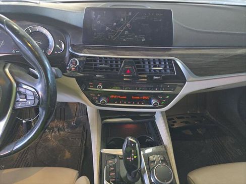 Used 2017 BMW 540i w/ Premium Package image 13