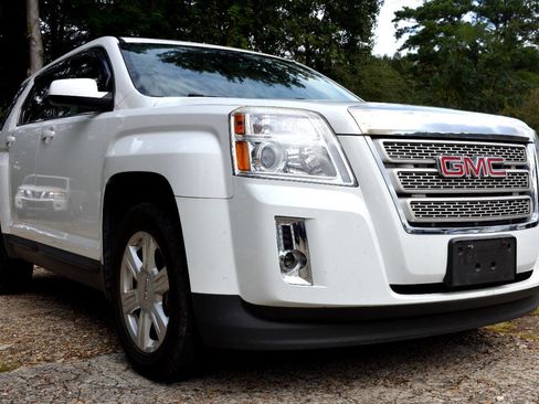 Used 2015 GMC Terrain SLE image 3
