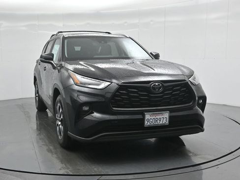 Used 2023 Toyota Highlander XLE image 29