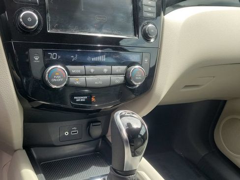 Used 2021 Nissan Rogue Sport SV FWD image 16