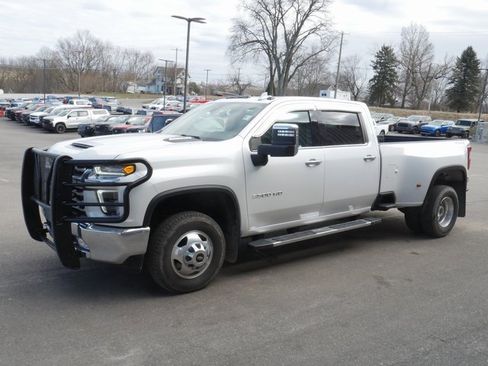 Used 2022 Chevrolet Silverado 3500 LTZ w/ LTZ Plus Package image 3