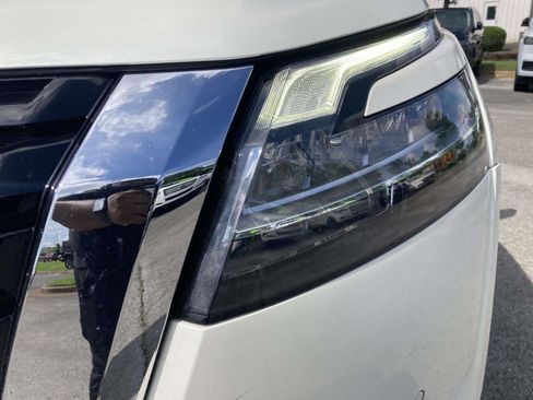 Used 2022 Nissan Pathfinder Platinum w/ Cargo Package FWD image 11