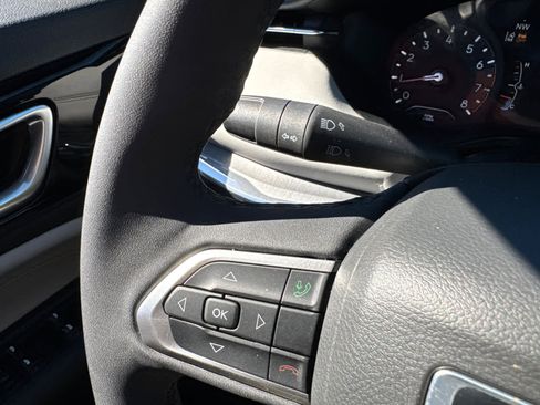 Used 2023 Jeep Compass Limited image 19