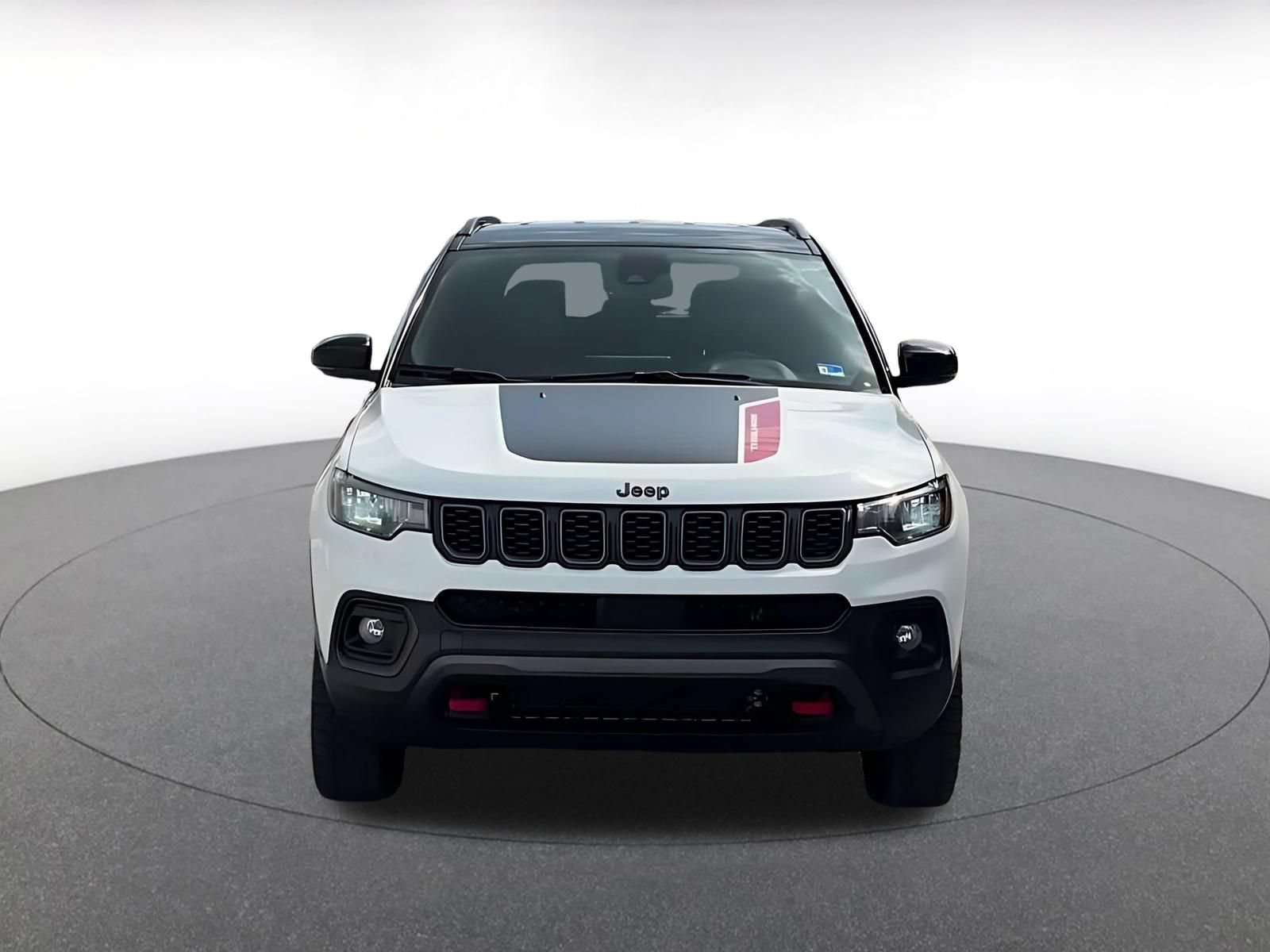 Used 2025 Jeep Compass Trailhawk AWD/4WD image 4