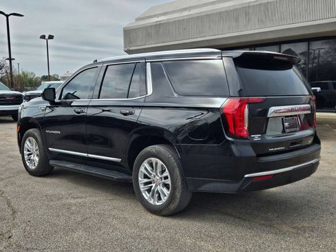 Used 2024 GMC Yukon SLT AWD/4WD image 3