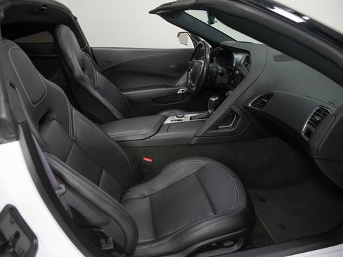 Used 2017 Chevrolet Corvette Z06 w/ Chrome Badge Package RWD image 2