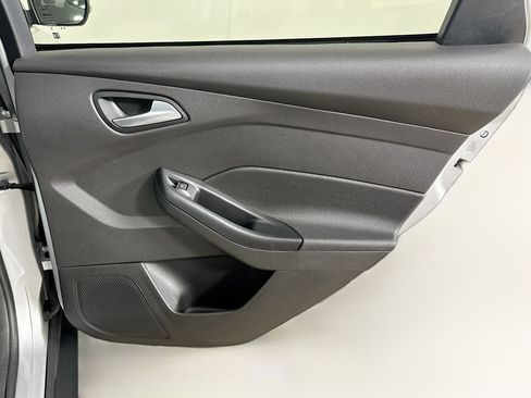 Used 2016 Ford Focus SE FWD image 28