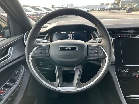 New 2025 Jeep Grand Cherokee 4WD image 10