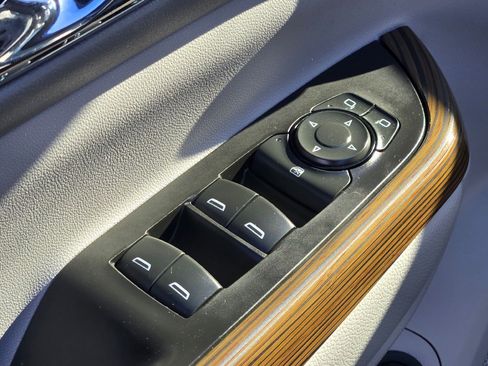 Used 2017 GMC Acadia SLE image 21