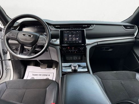 Used 2022 Jeep Grand Cherokee L Laredo image 9