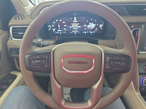 Used 2023 GMC Yukon Denali image 40